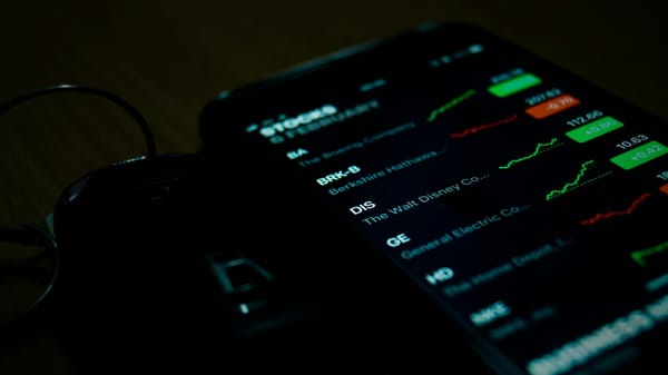 Ultimate Guide to Top US ETFs: SPY, VOO, QQQ, VTI, SCHD, DGRO & VYM Compared (2025)